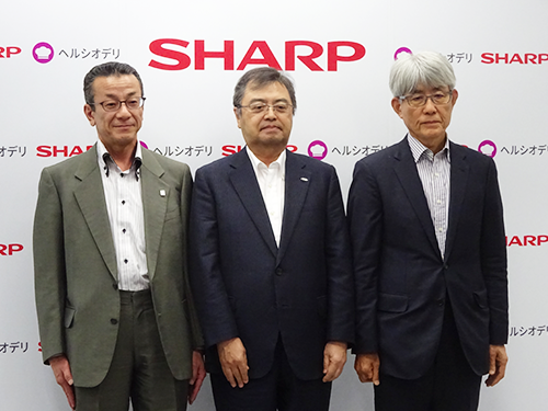 シャープ長谷川祥典専務執行役員（写真中央）、ぐるなび久保征征一郎社長（同右）、タイヘイ太田健治郎社長（同左）